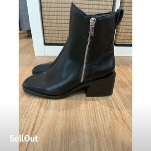 Steve Madden “Ruthy” Black Leather Ankle Boots with Block Heel & Side Zipper
